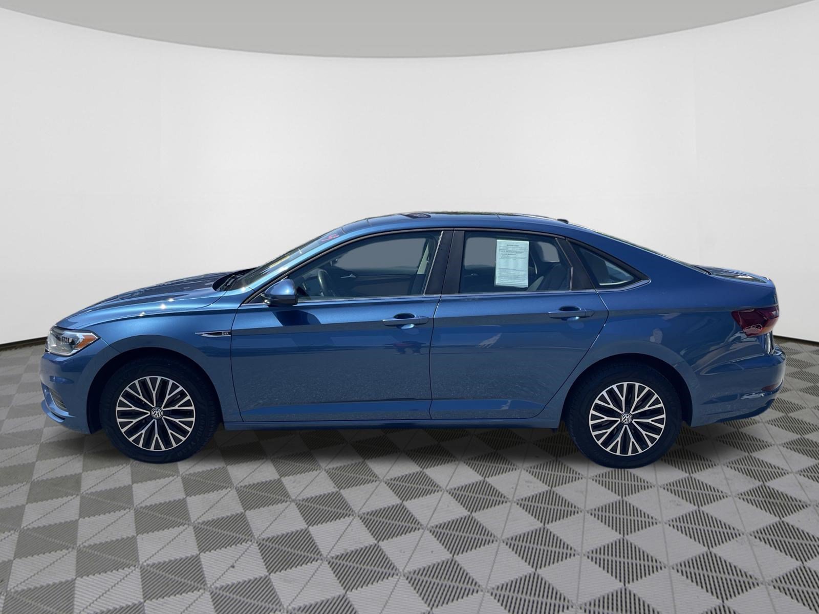 Used 2019 Volkswagen Jetta SEL w/ Cold Weather Package FWD image 4