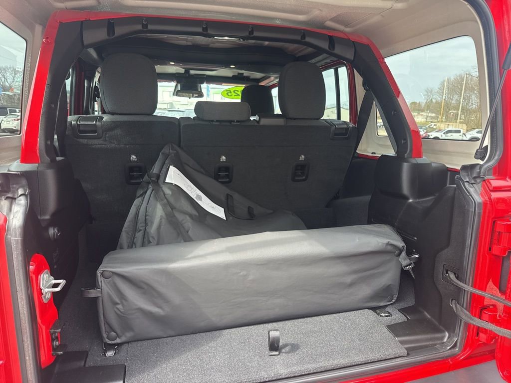 Used 2025 Jeep Wrangler Unlimited Sahara w/ Safety Group image 34