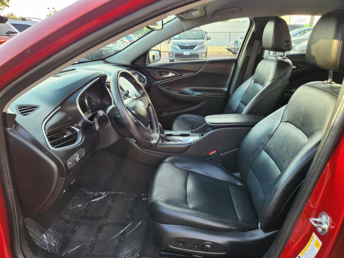 Used 2016 Chevrolet Malibu LT w/ Leather Package FWD image 8