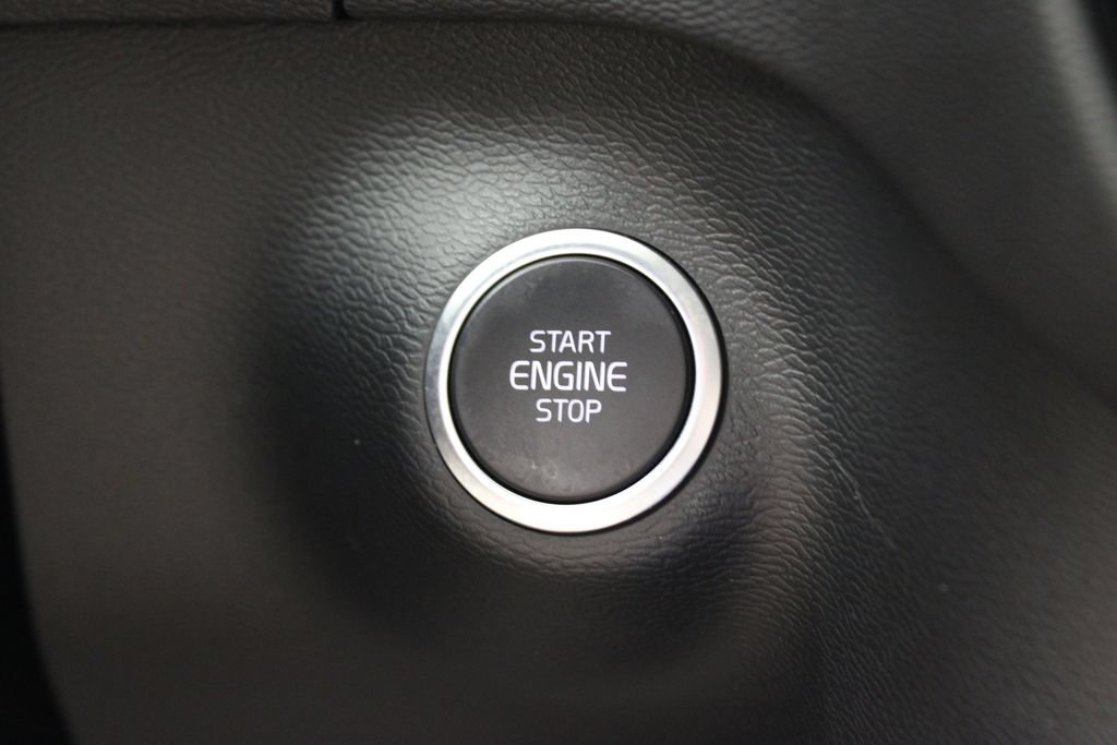 Used 2024 Volvo XC40 B5 Plus w/ Protection Package AWD/4WD image 12