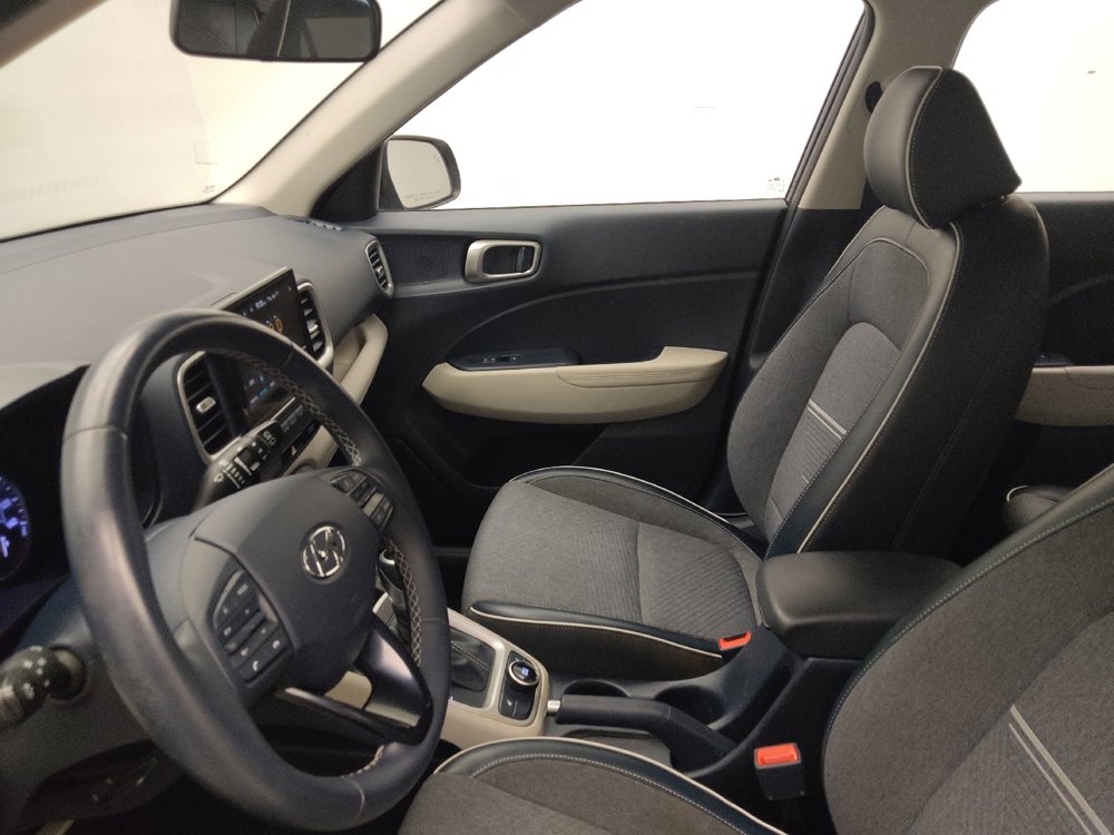 Used 2021 Hyundai Venue FWD image 17