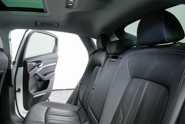 Used 2021 Audi e-tron Premium Plus w/ Premium Plus Package image 17