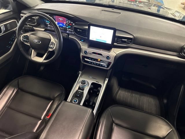Used 2022 Ford Explorer XLT w/ Equipment Group 202A AWD/4WD image 23