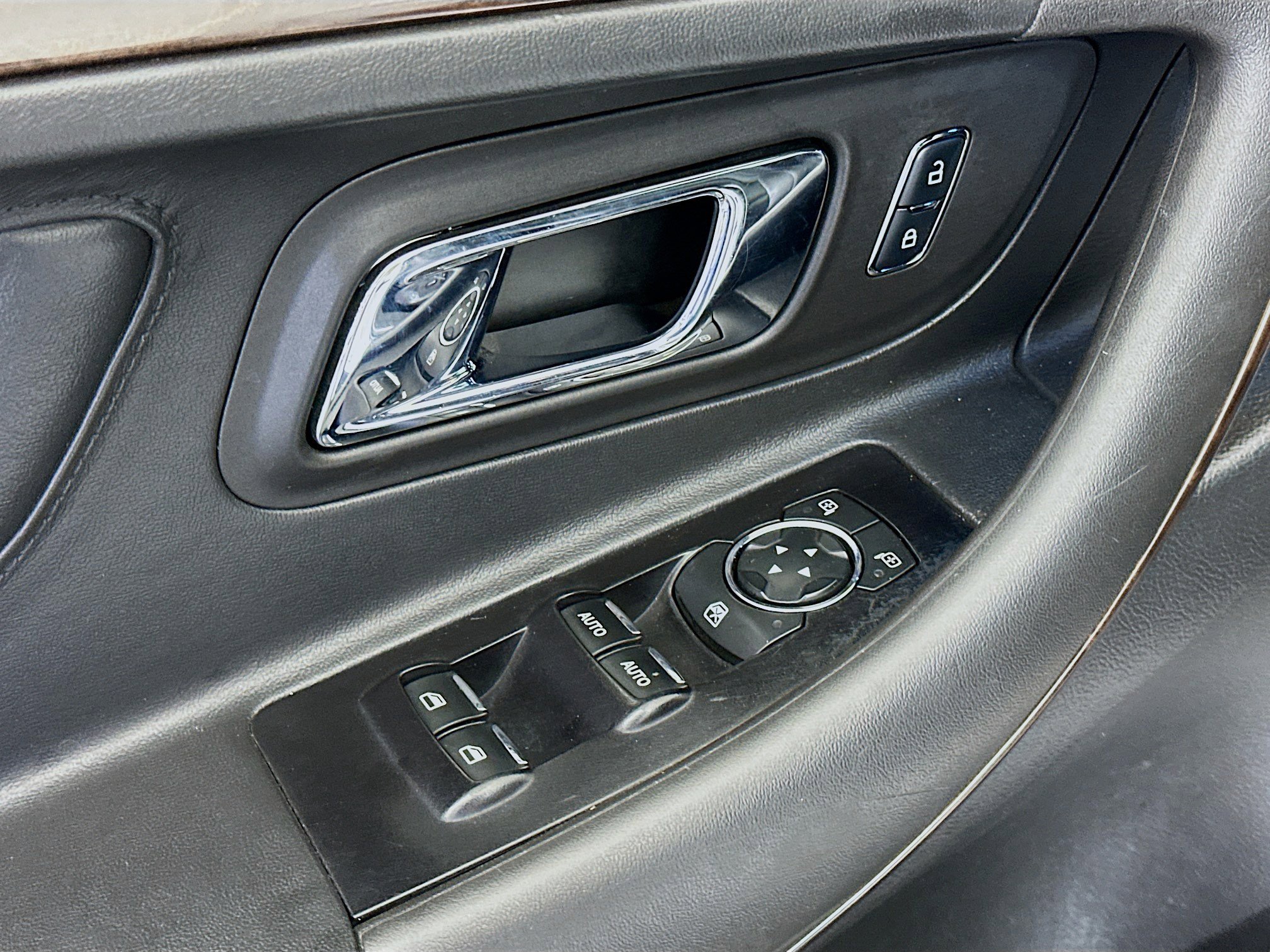 Used 2018 Ford Taurus Limited image 15