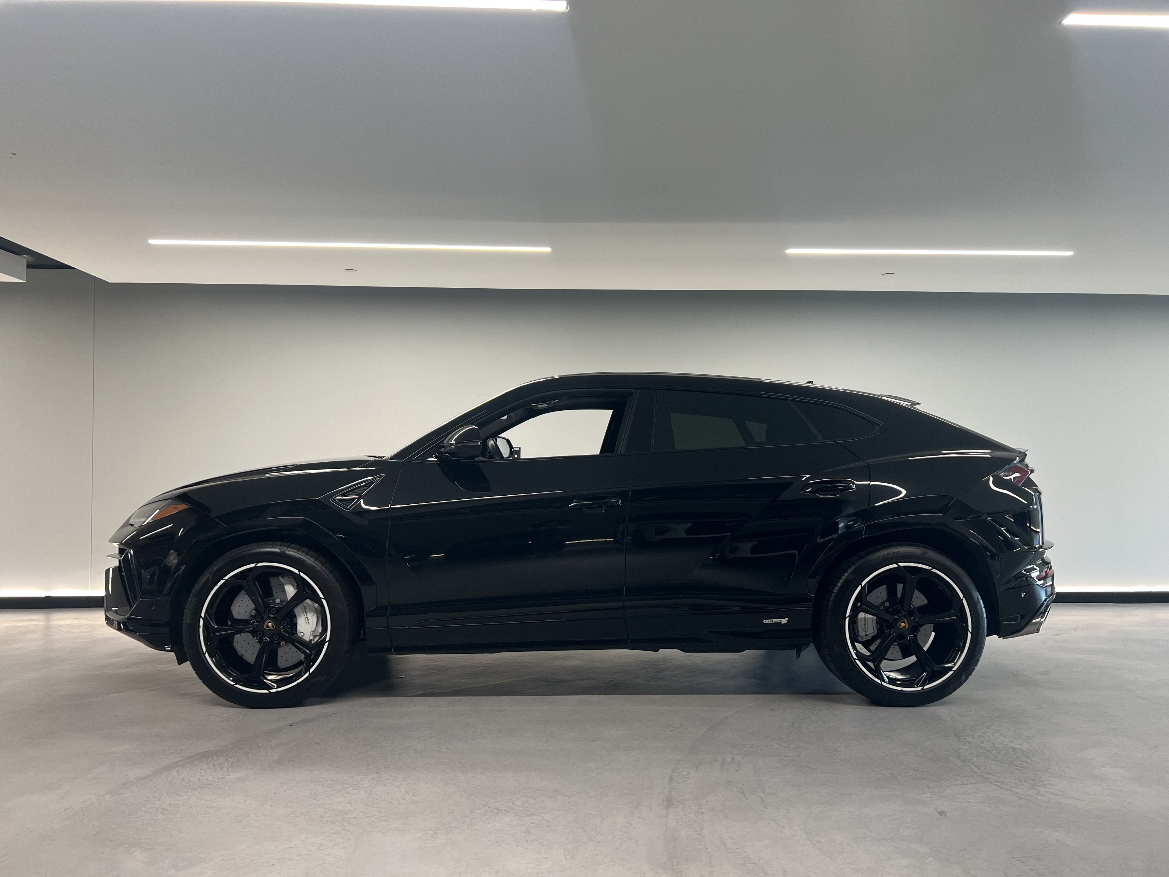 Used 2023 Lamborghini Urus S AWD/4WD image 1