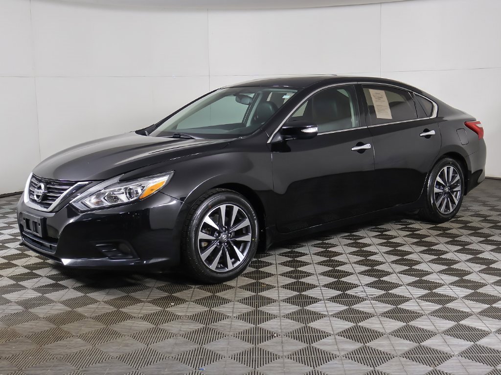Used 2017 Nissan Altima 2.5 SL w/ Moonroof Package image 8