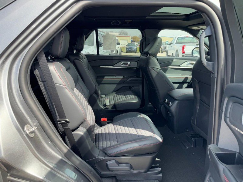 New 2026 Ford Explorer ST-Line w/ ST-Line Street Pack AWD/4WD image 4