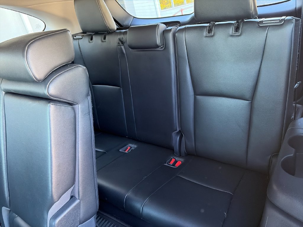 Used 2022 Toyota Highlander XLE AWD/4WD image 18