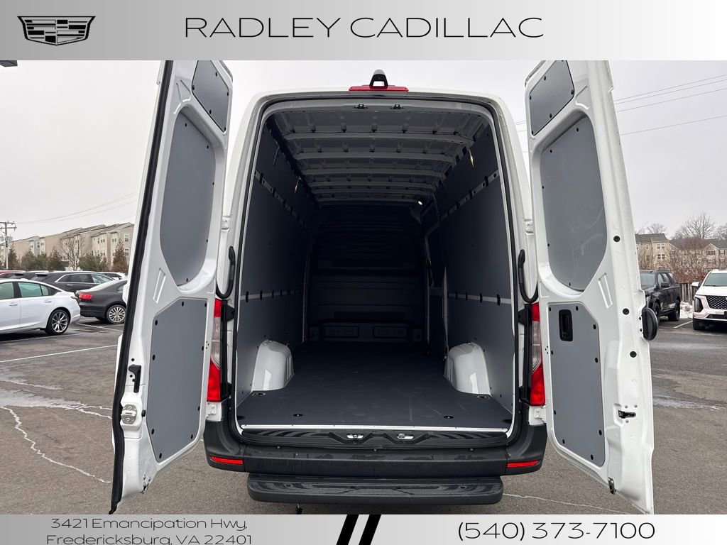 Used 2024 Mercedes-Benz eSprinter 170 Cargo image 11