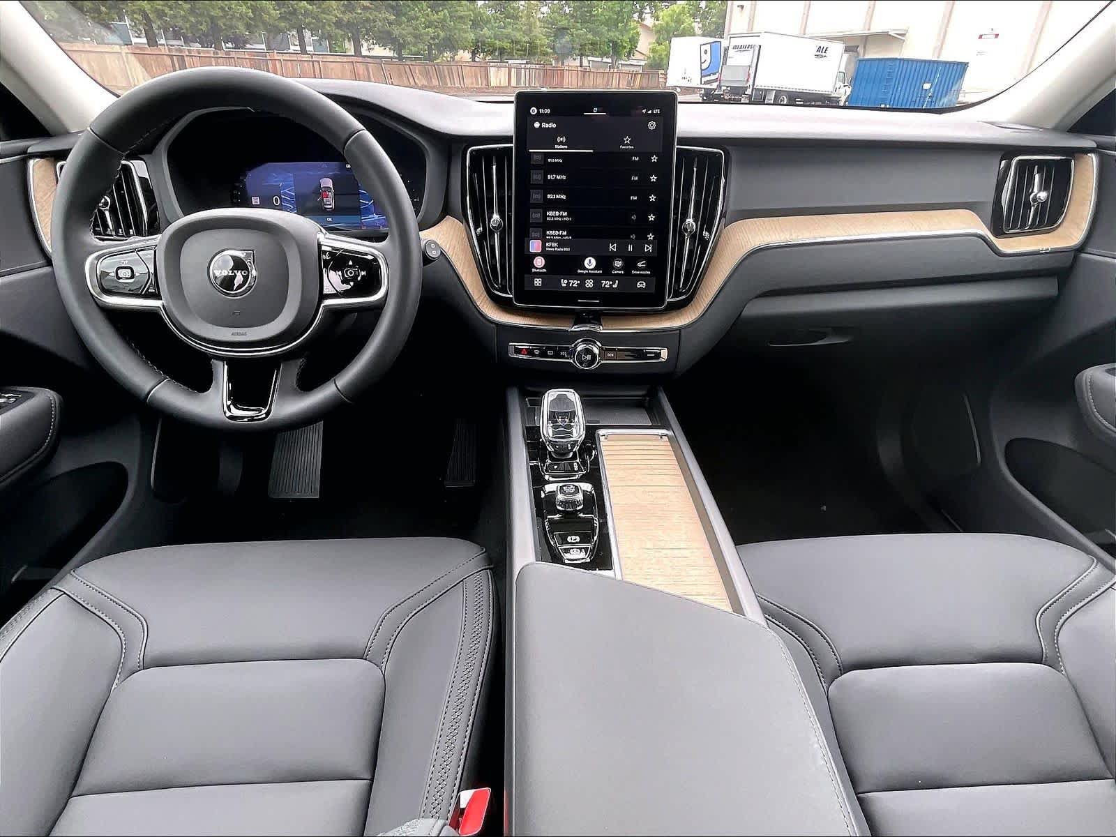 New 2026 Volvo XC60 T8 Plus w/ Climate Package PRO AWD/4WD image 7