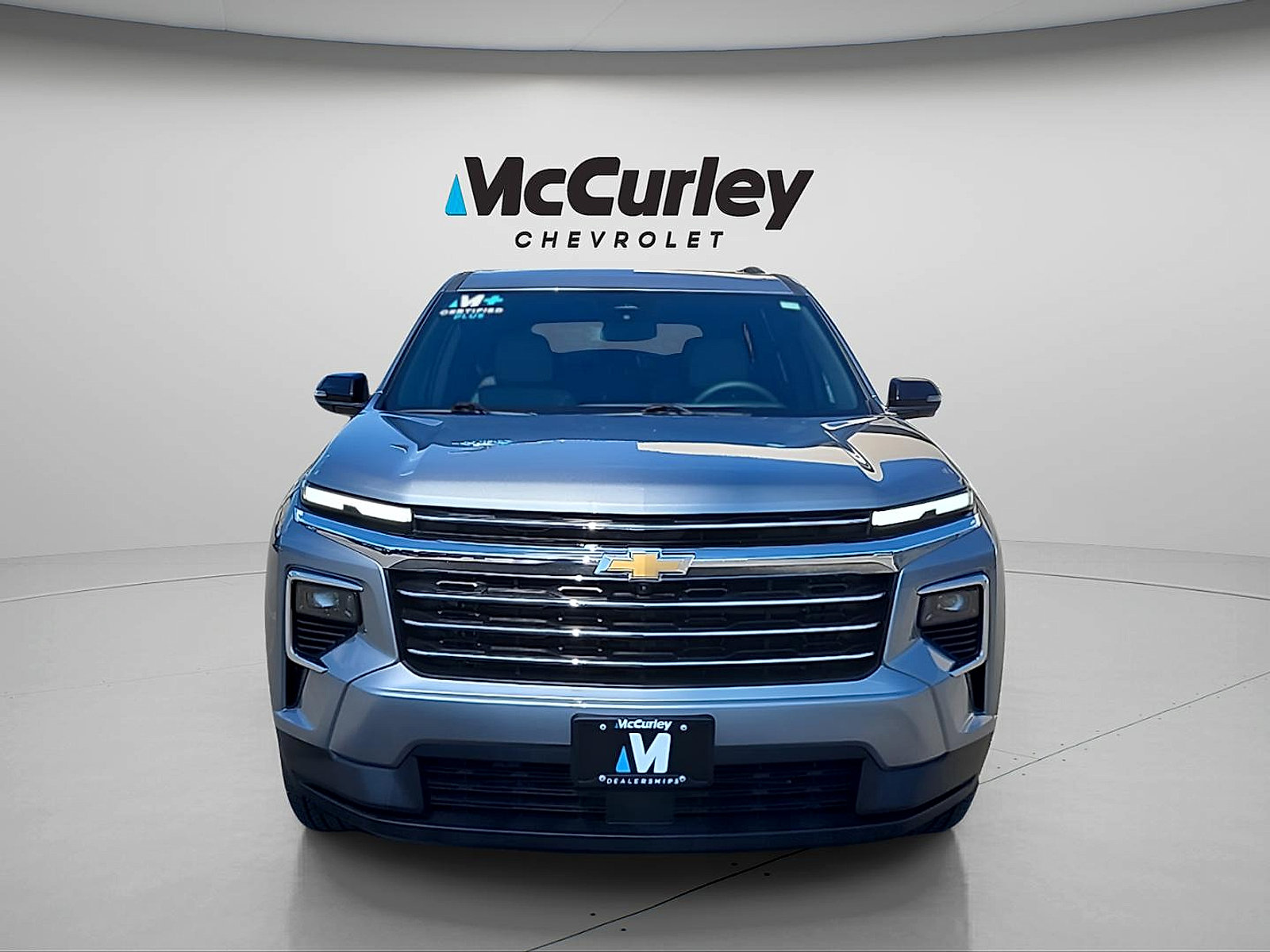 Used 2025 Chevrolet Traverse LT w/ Driver Confidence Package FWD image 2