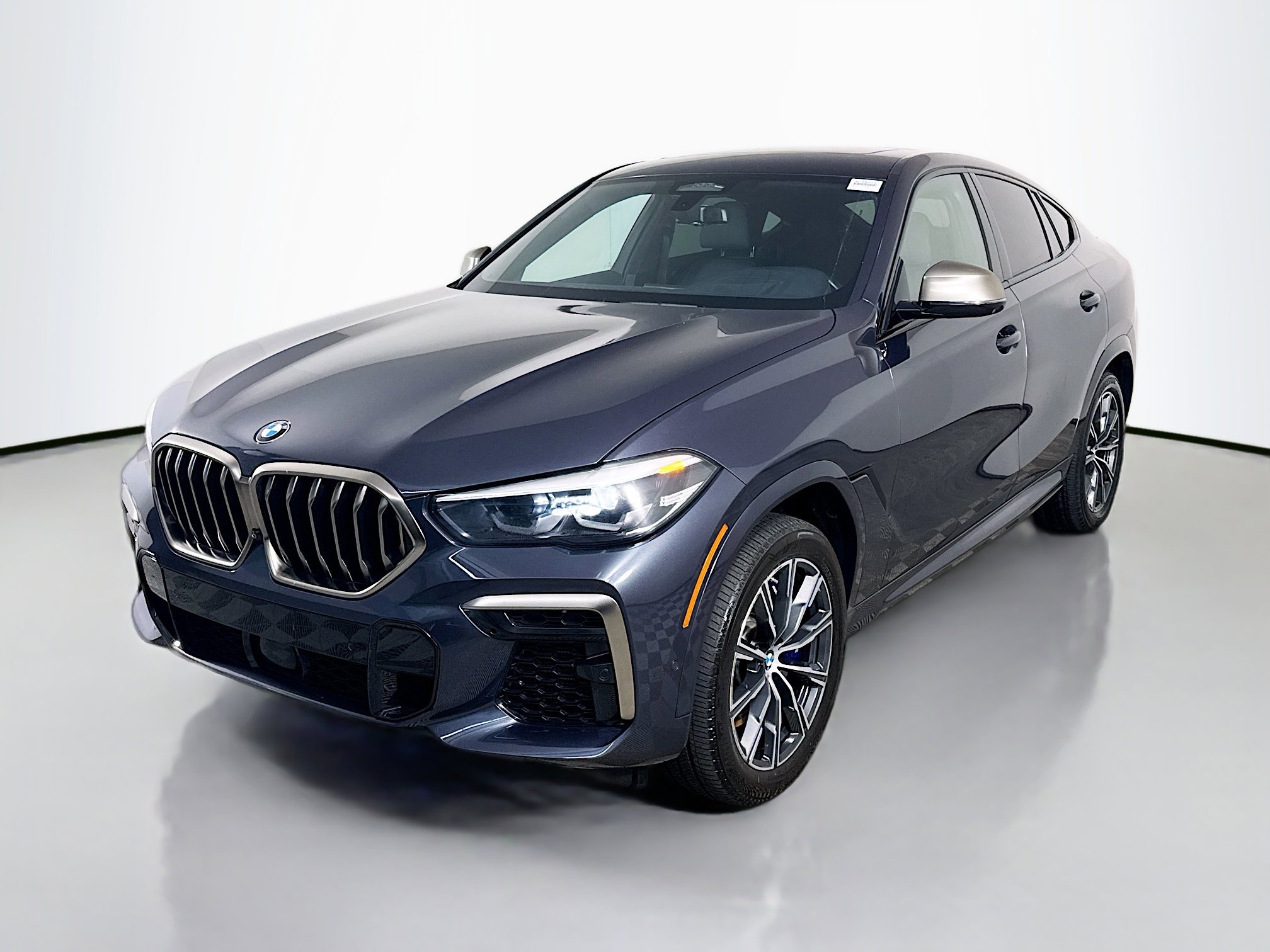 Used 2022 BMW X6 M50i w/ Dynamic Handling Package image 4