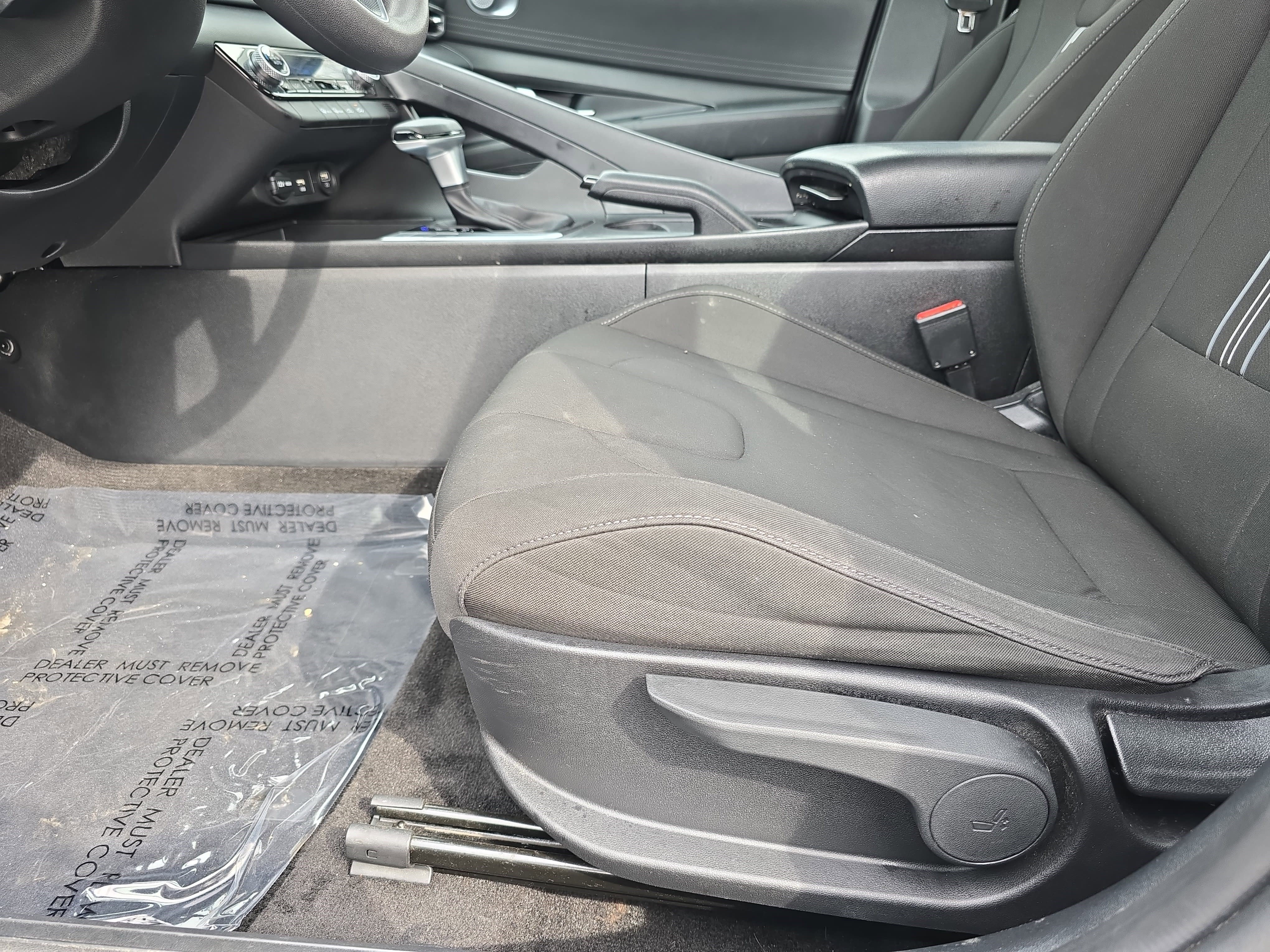 Used 2022 Hyundai Elantra SEL image 21