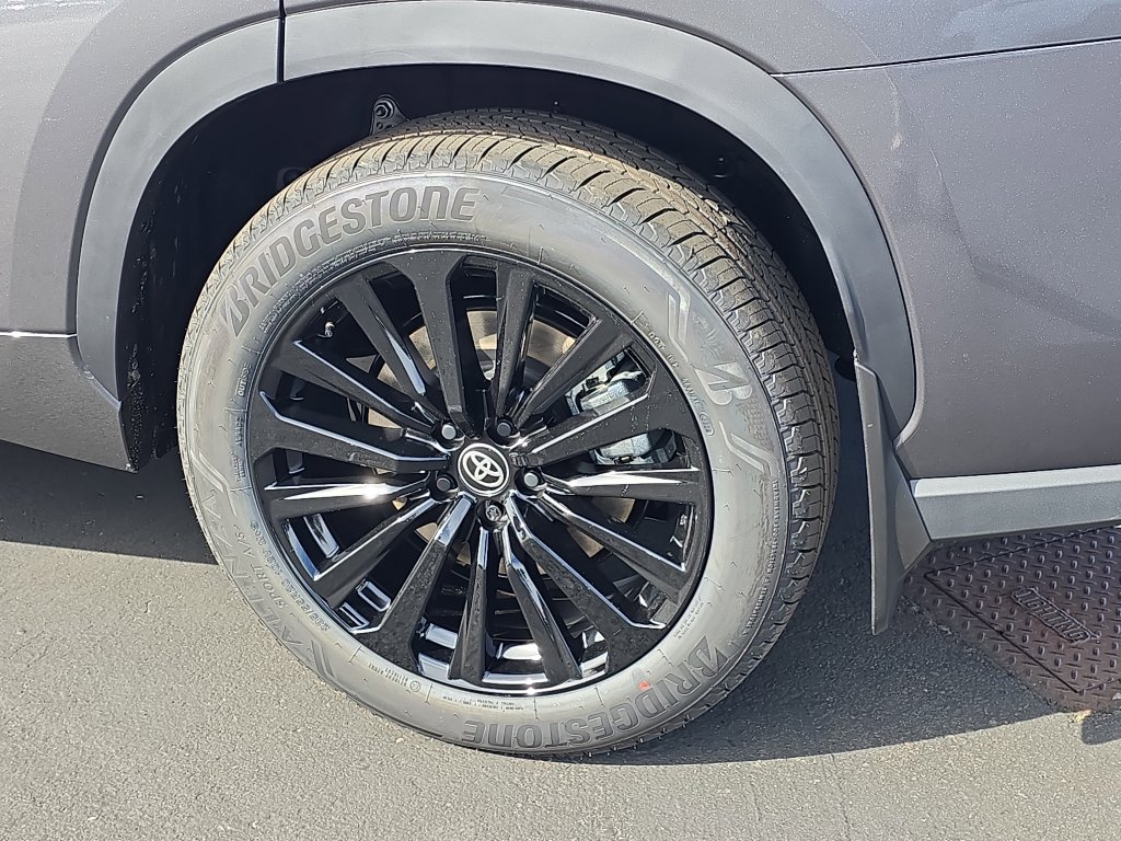 New 2025 Toyota Highlander XSE image 12