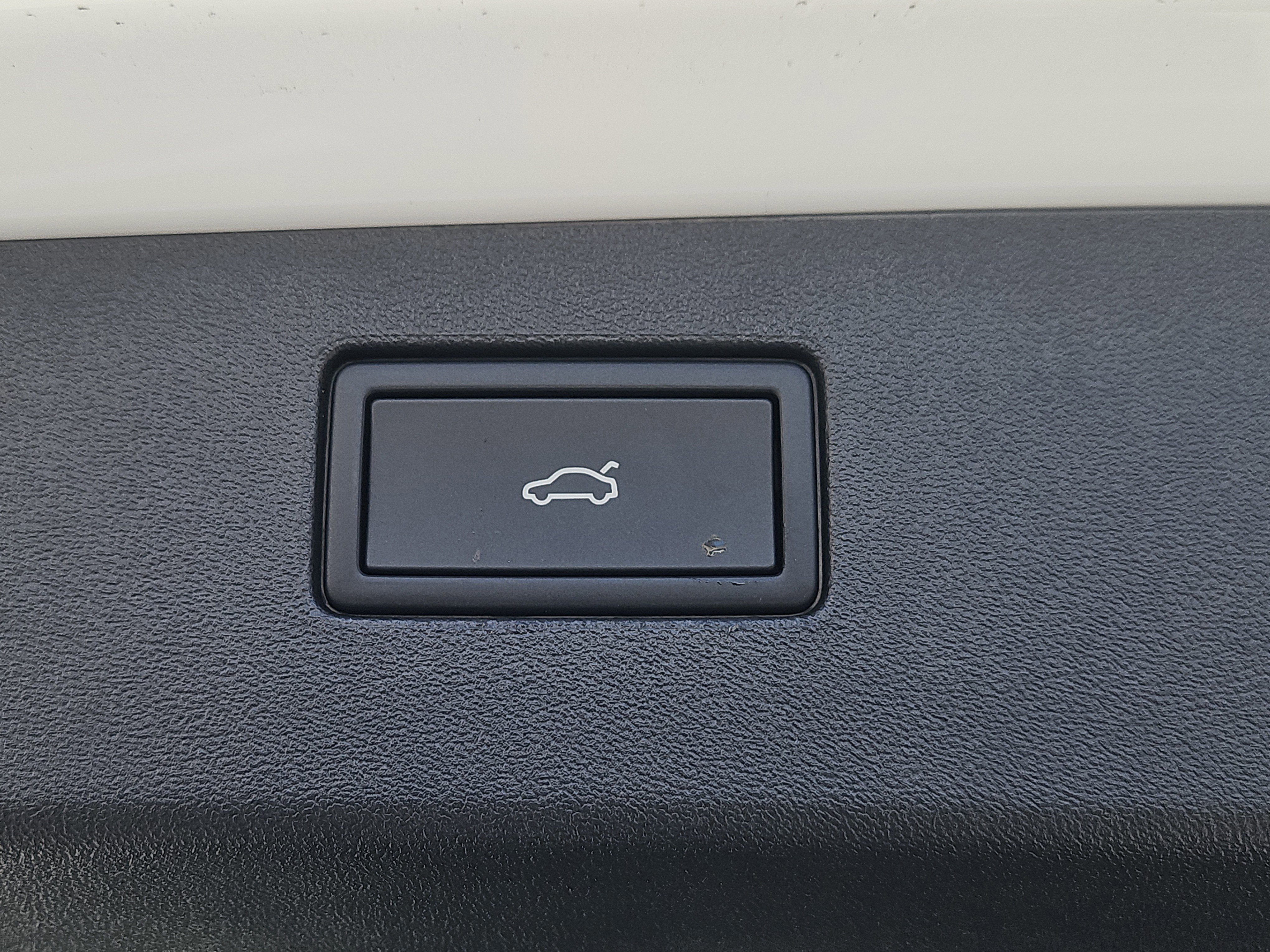 New 2026 Volkswagen Tiguan SE R-Line image 11