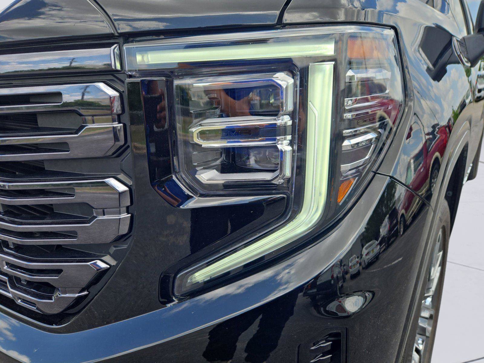 Used 2025 GMC Sierra 1500 Denali Ultimate AWD/4WD image 9
