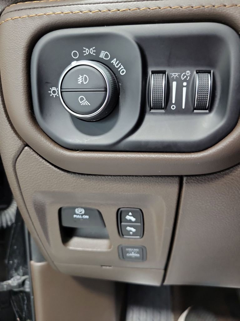 Used 2025 RAM 1500 Limited AWD/4WD image 47