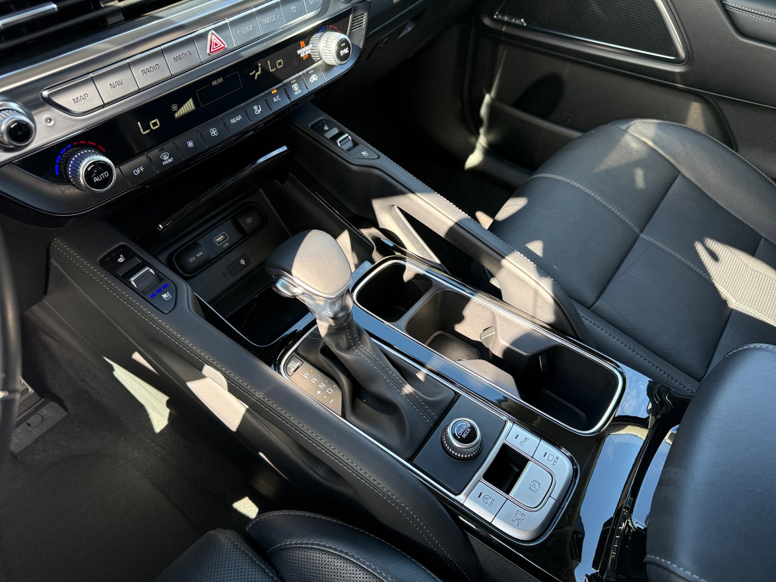 Certified 2022 Kia Telluride SX w/ Towing Package image 13