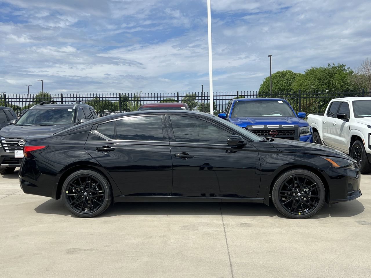 New 2026 Nissan Altima 2.5 SR FWD image 3