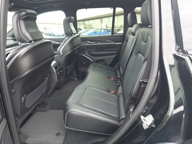 Used 2024 Jeep Grand Cherokee Overland w/ Adv Protech Group III image 40