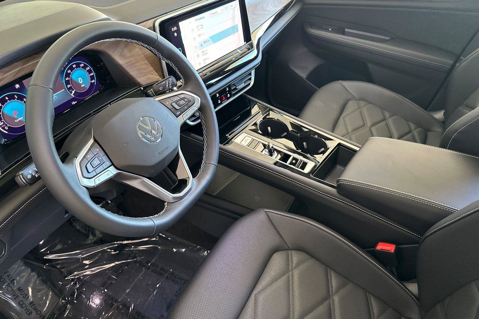 New 2026 Volkswagen Atlas SE w/ Panoramic Sunroof Package image 9