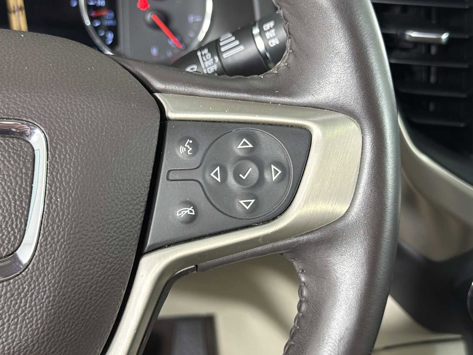 Used 2018 GMC Acadia Denali w/ Technology Package image 26