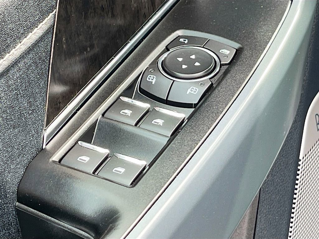 Used 2022 Ford F150 Lariat image 17