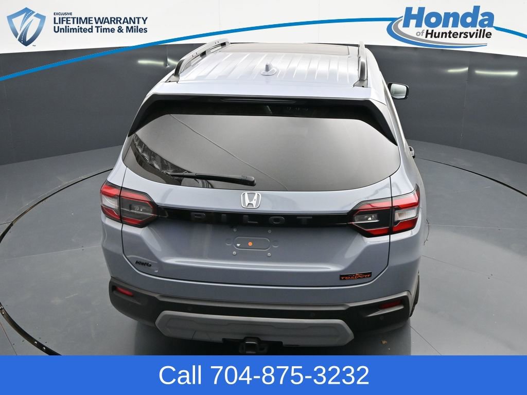 Used 2025 Honda Pilot TrailSport image 23
