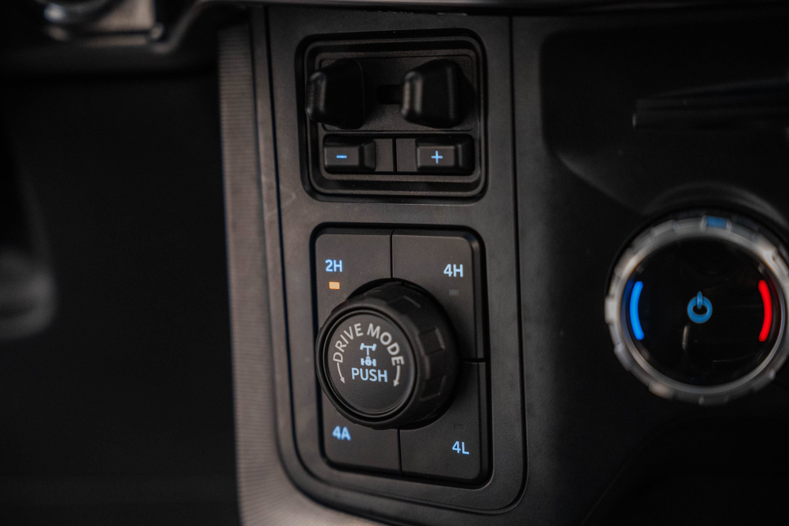 Used 2023 Ford F150 Platinum w/ FX4 Off-Road Package image 31