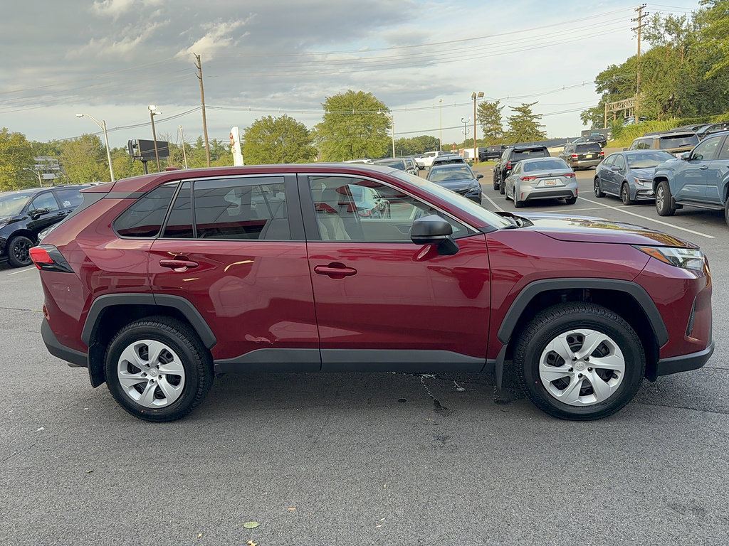 Certified 2023 Toyota RAV4 LE AWD/4WD image 5