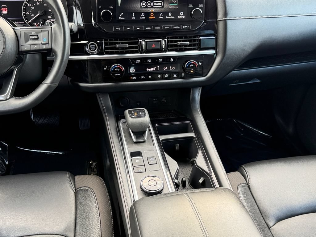 Used 2023 Nissan Pathfinder SL w/ Black Appearance Package AWD/4WD image 14