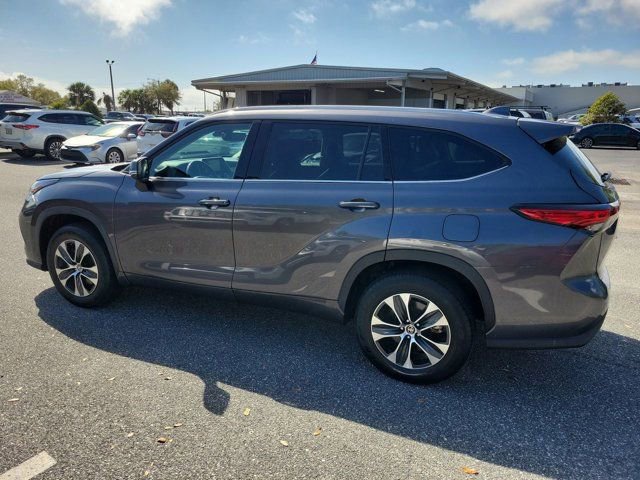 Used 2022 Toyota Highlander XLE image 13