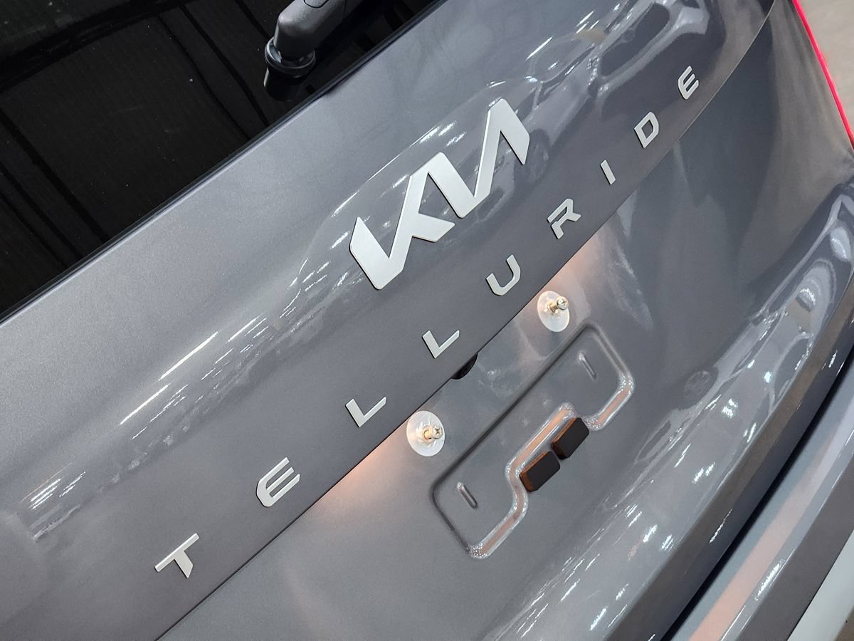 Used 2025 Kia Telluride S FWD image 25