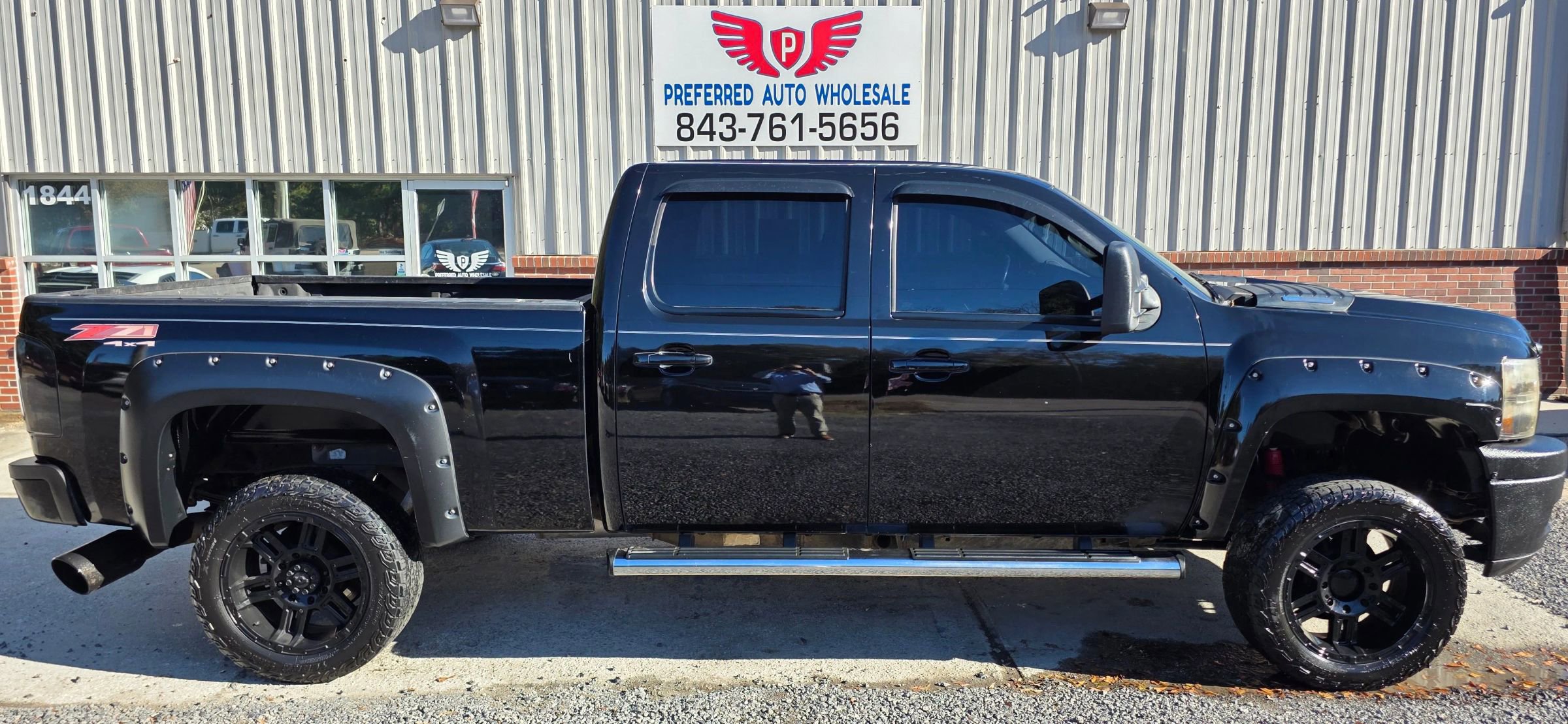 Used 2014 Chevrolet Silverado 2500 LTZ w/ LTZ Plus Package AWD/4WD image 4