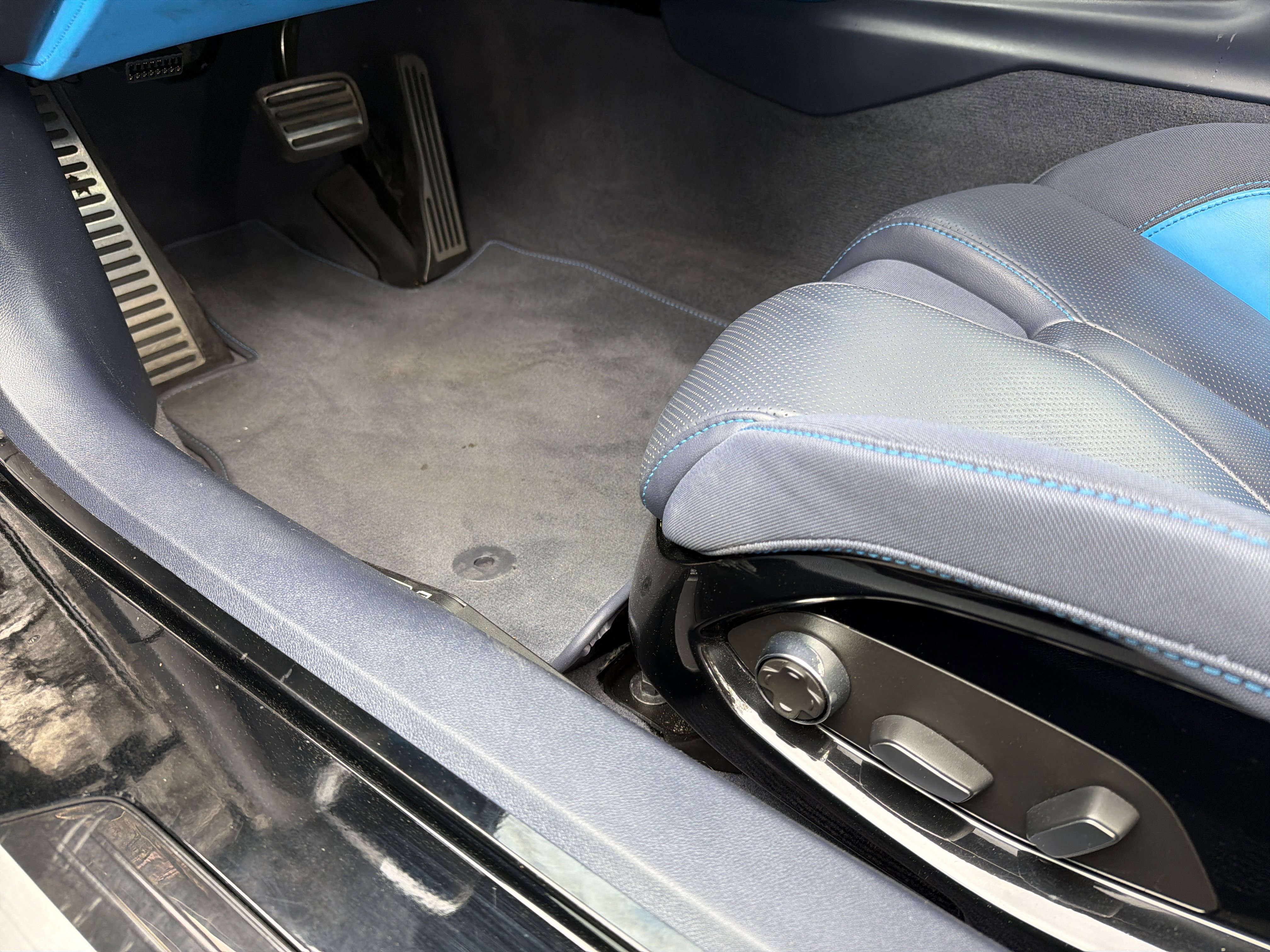 Used 2020 Chevrolet Corvette Stingray Premium Cpe w/ 3LT Preferred Equipment Group image 17