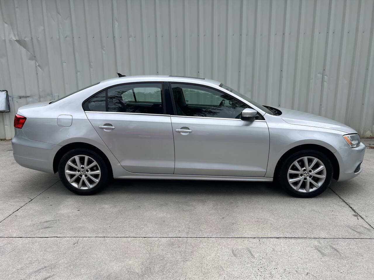 Used 2013 Volkswagen Jetta SE FWD image 2