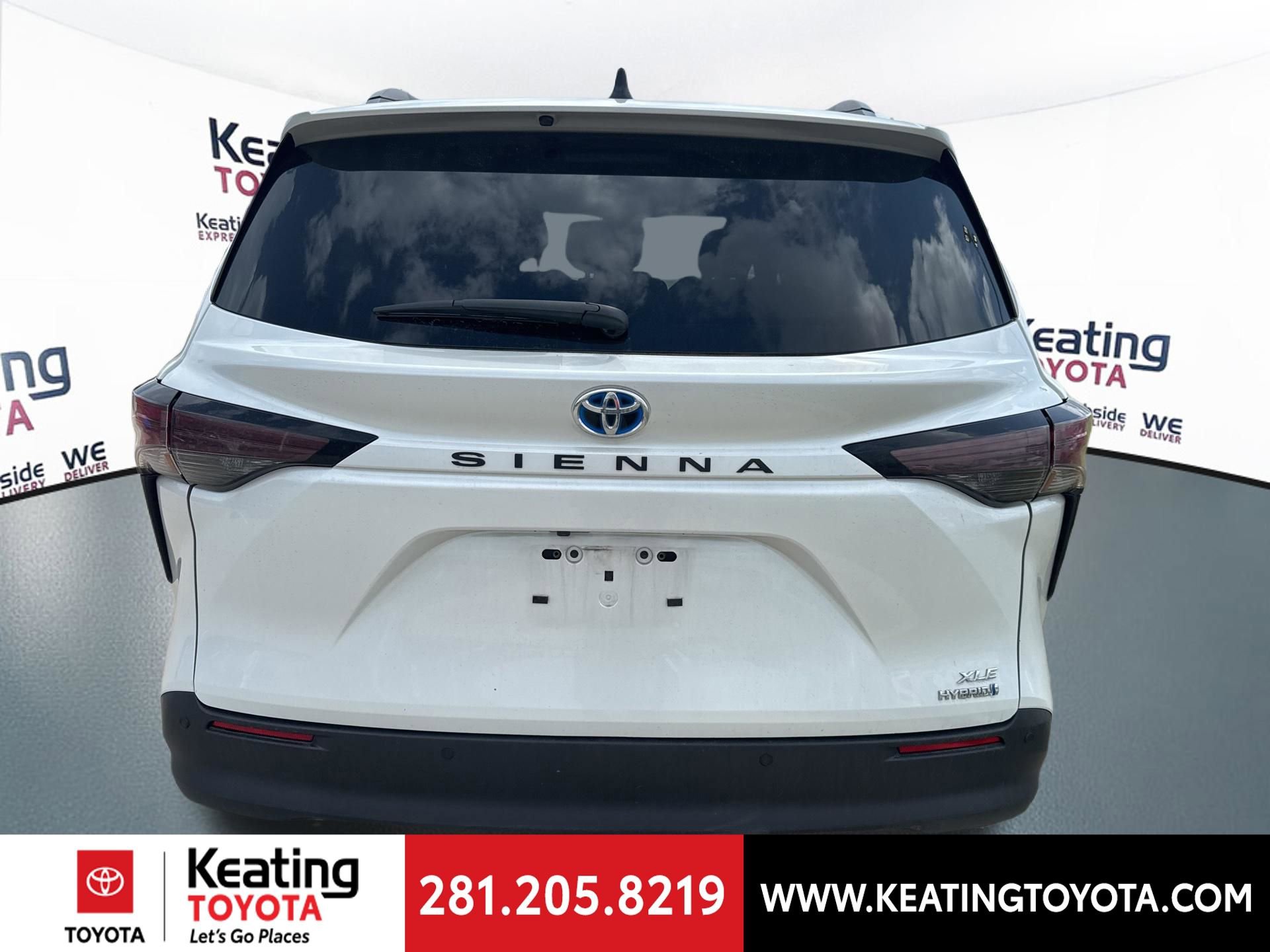 Used 2024 Toyota Sienna XLE image 6