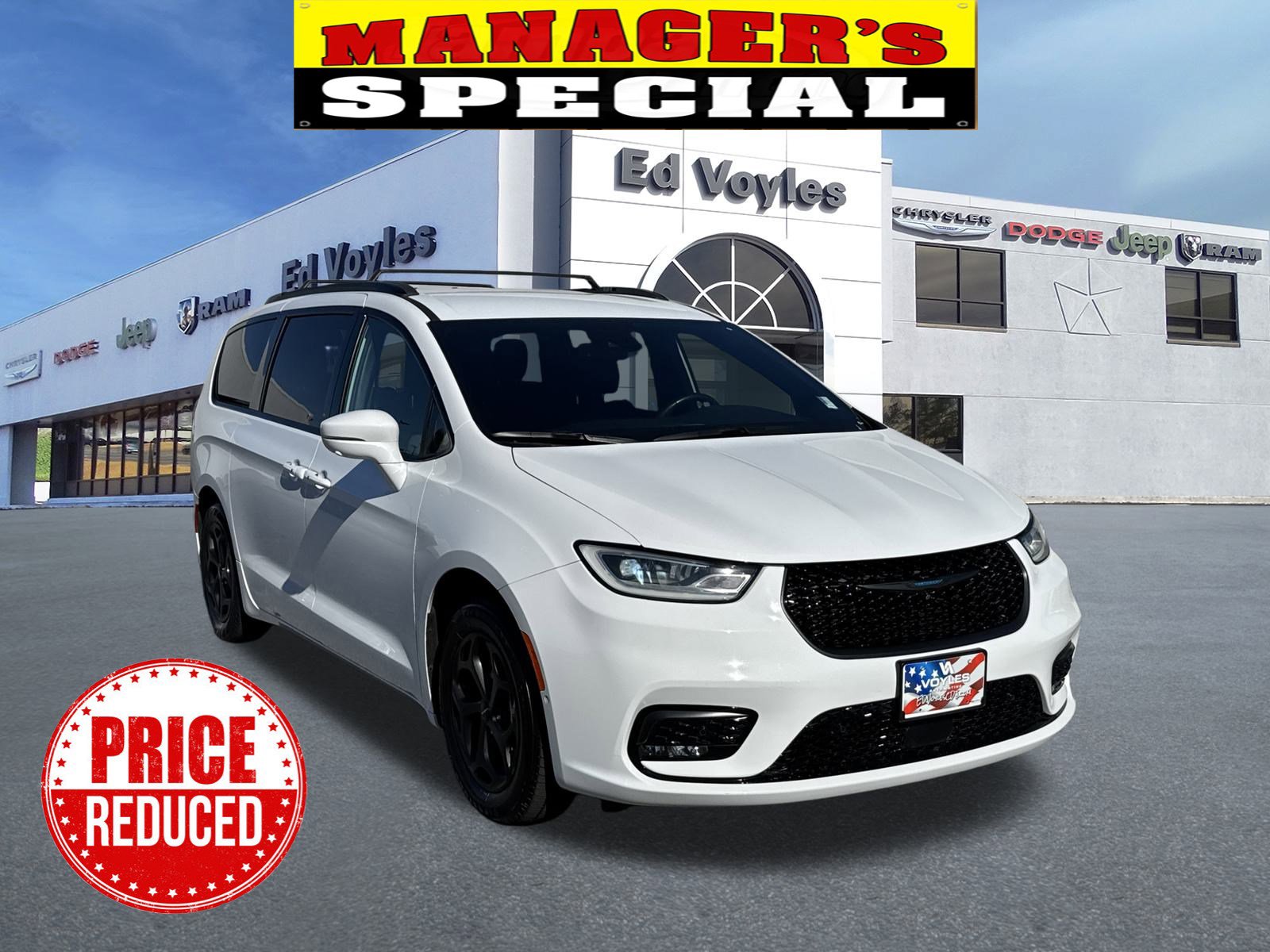 Used 2021 Chrysler Pacifica Touring-L w/ Uconnect Theater Family Group