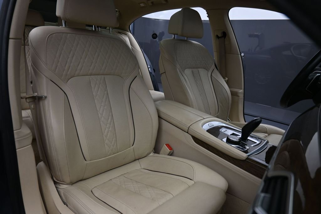 Used 2016 BMW 740i RWD image 21