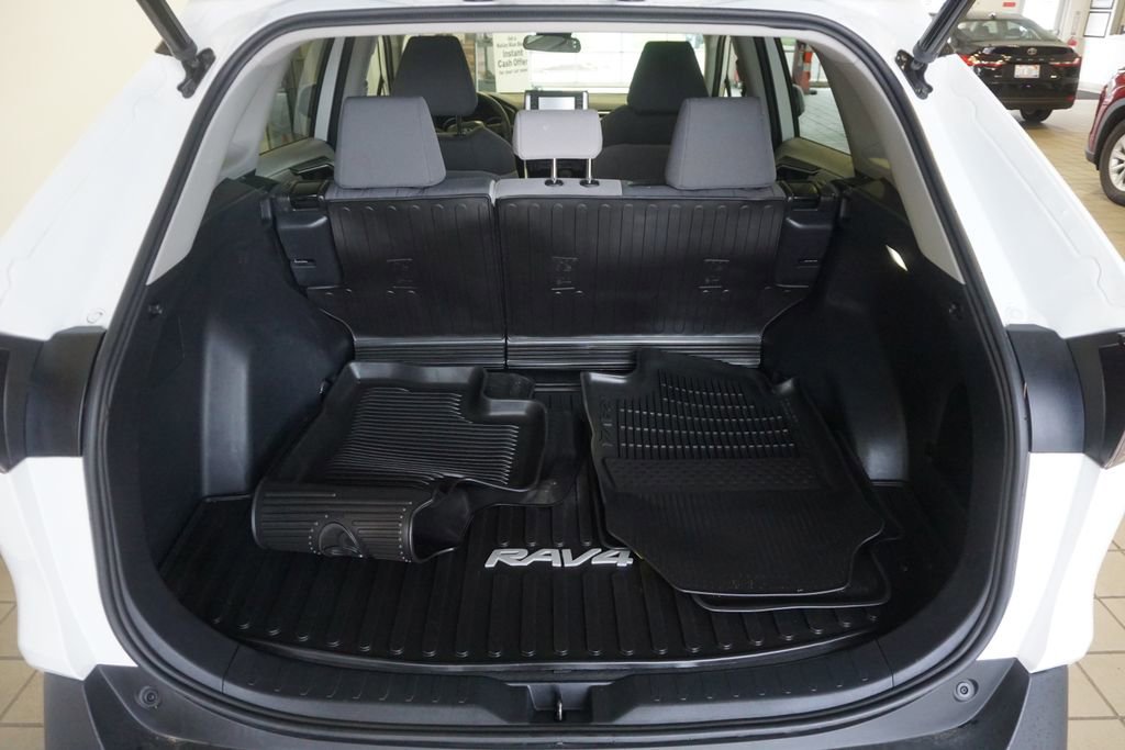 Used 2022 Toyota RAV4 XLE w/ Convenience Package AWD/4WD image 15
