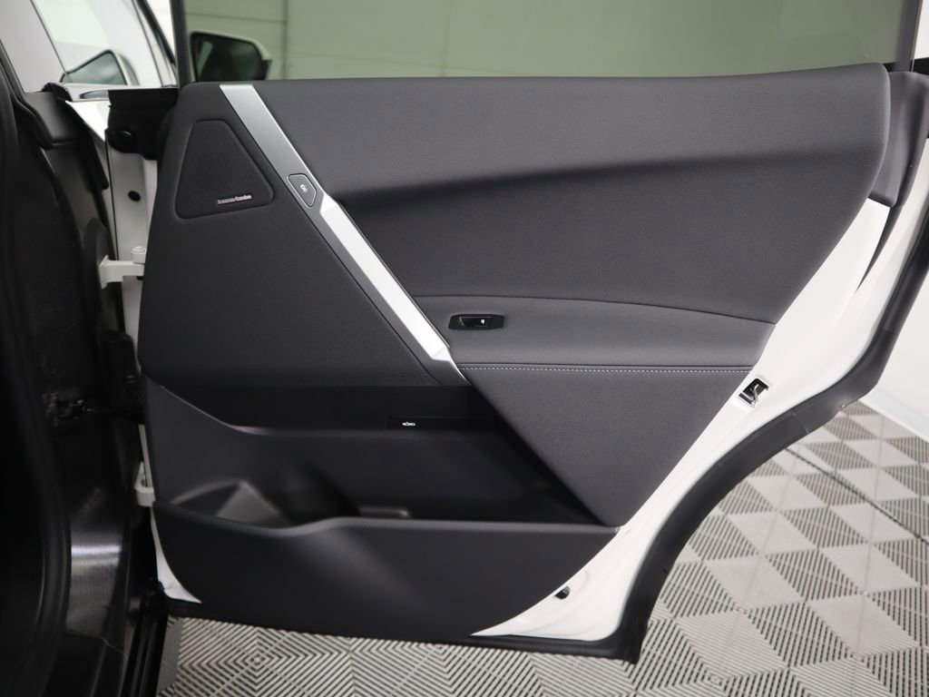 New 2026 BMW iX xDrive45 w/ M Sport Package image 28