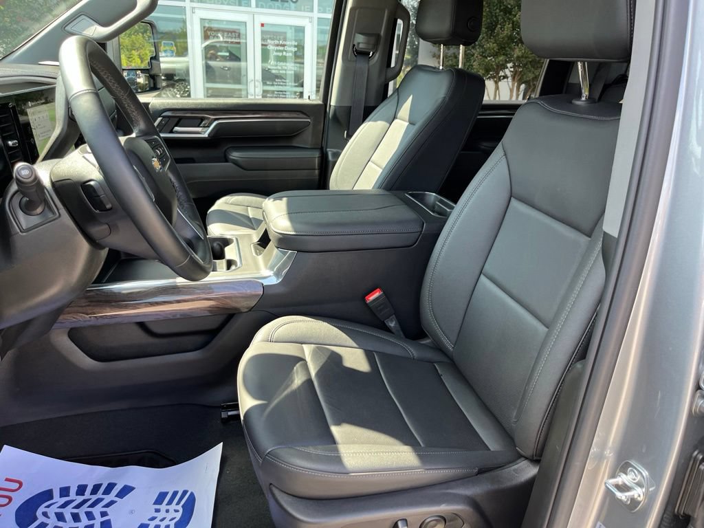 Used 2025 Chevrolet Silverado 2500 LTZ w/ LTZ Convenience Package AWD/4WD image 5