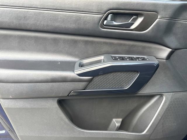 Used 2025 Nissan Pathfinder SV FWD image 24