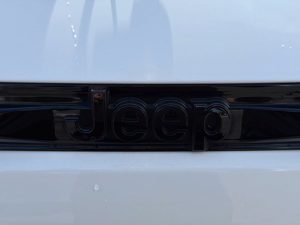 Used 2025 Jeep Grand Cherokee Summit w/ Obsidian Package AWD/4WD image 11