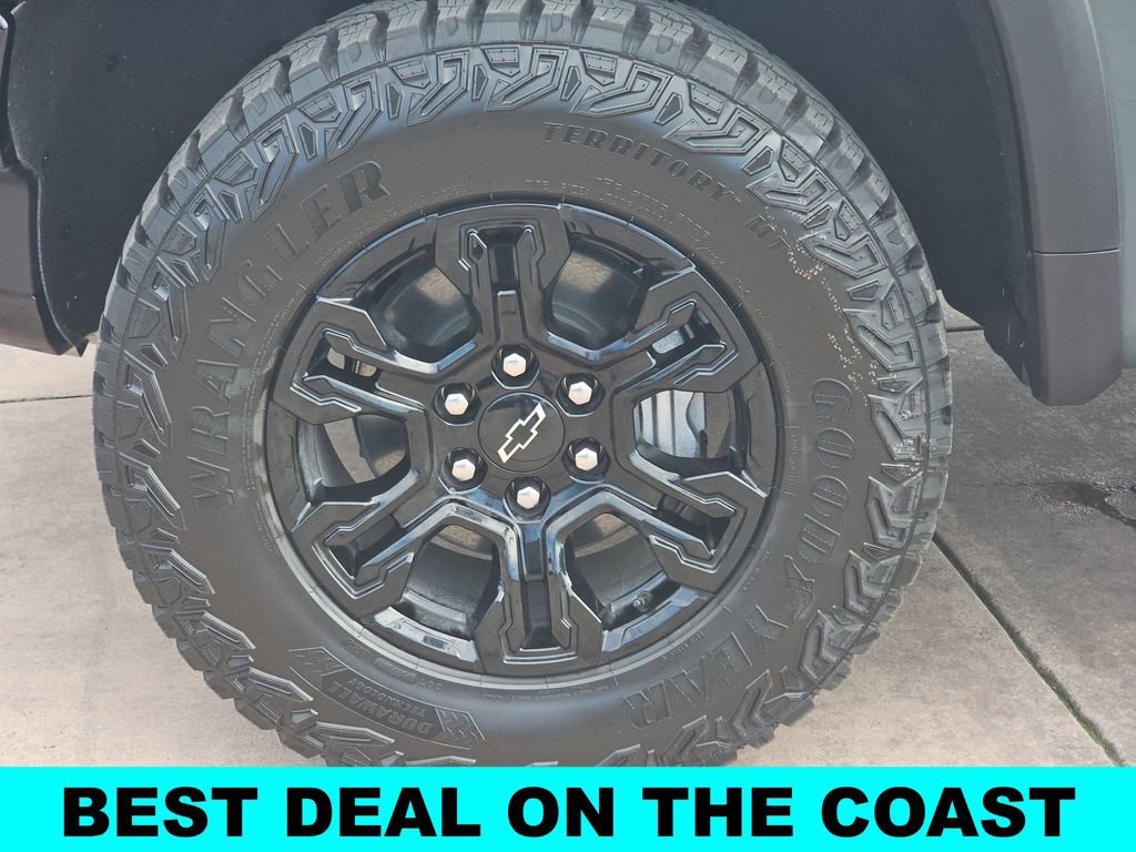 New 2026 Chevrolet Silverado 1500 ZR2 w/ Dark Appearance Package image 36