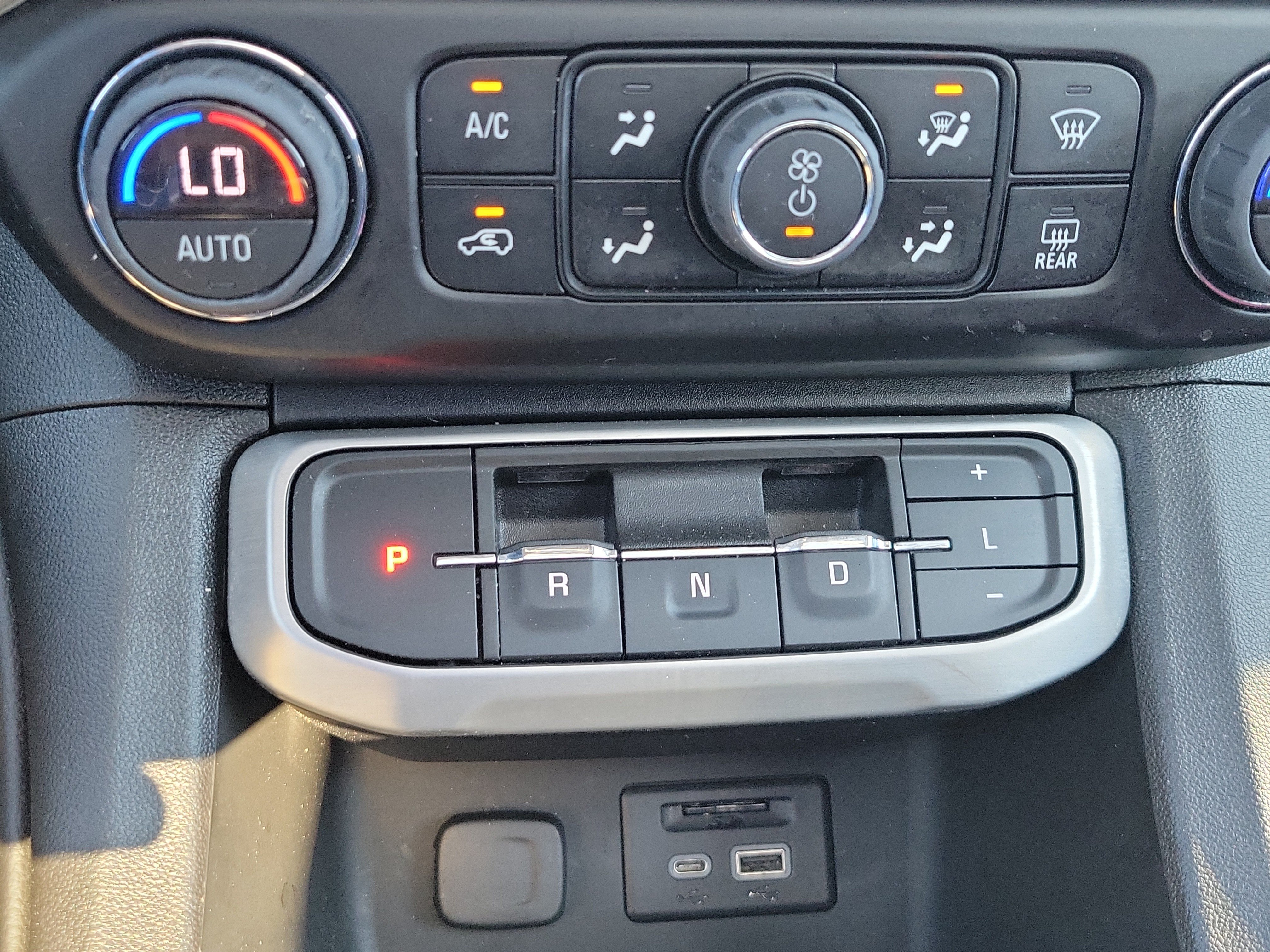 Used 2023 GMC Acadia SLT w/ Elevation Edition AWD/4WD image 25