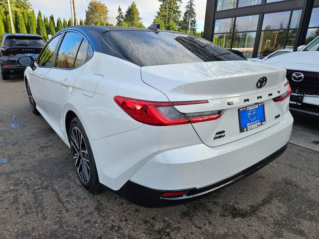Used 2025 Toyota Camry XLE AWD/4WD image 3