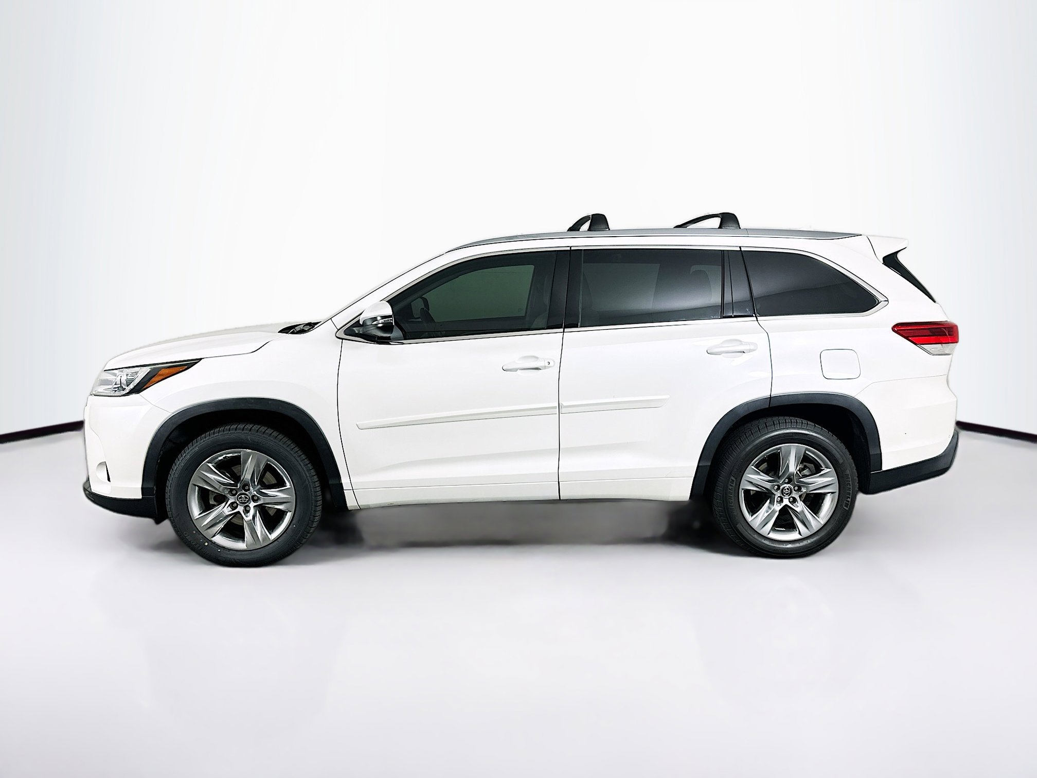 Used 2019 Toyota Highlander Limited FWD image 4