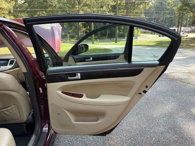 Used 2013 Hyundai Genesis 3.8 w/ Premium Pkg RWD image 25