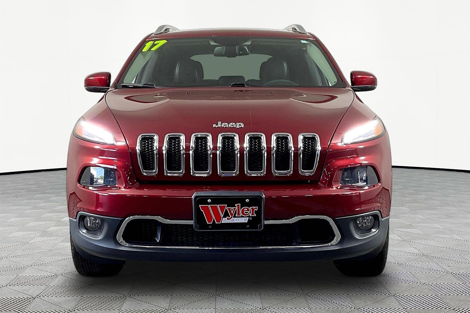 Used 2017 Jeep Cherokee Limited image 2